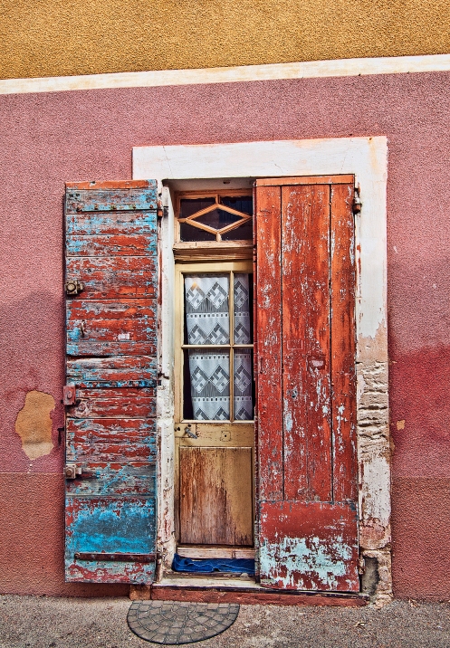 Doorway in Roussillon